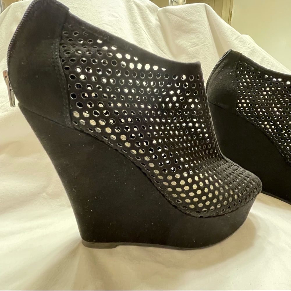 Madden Girl Black Faux Suede Wedge Bootie 10 New Never Worn, Dressy Party Shoes